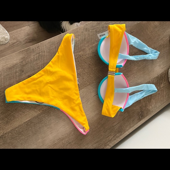 Two piece bikini swimsuit - Picture 2 of 2